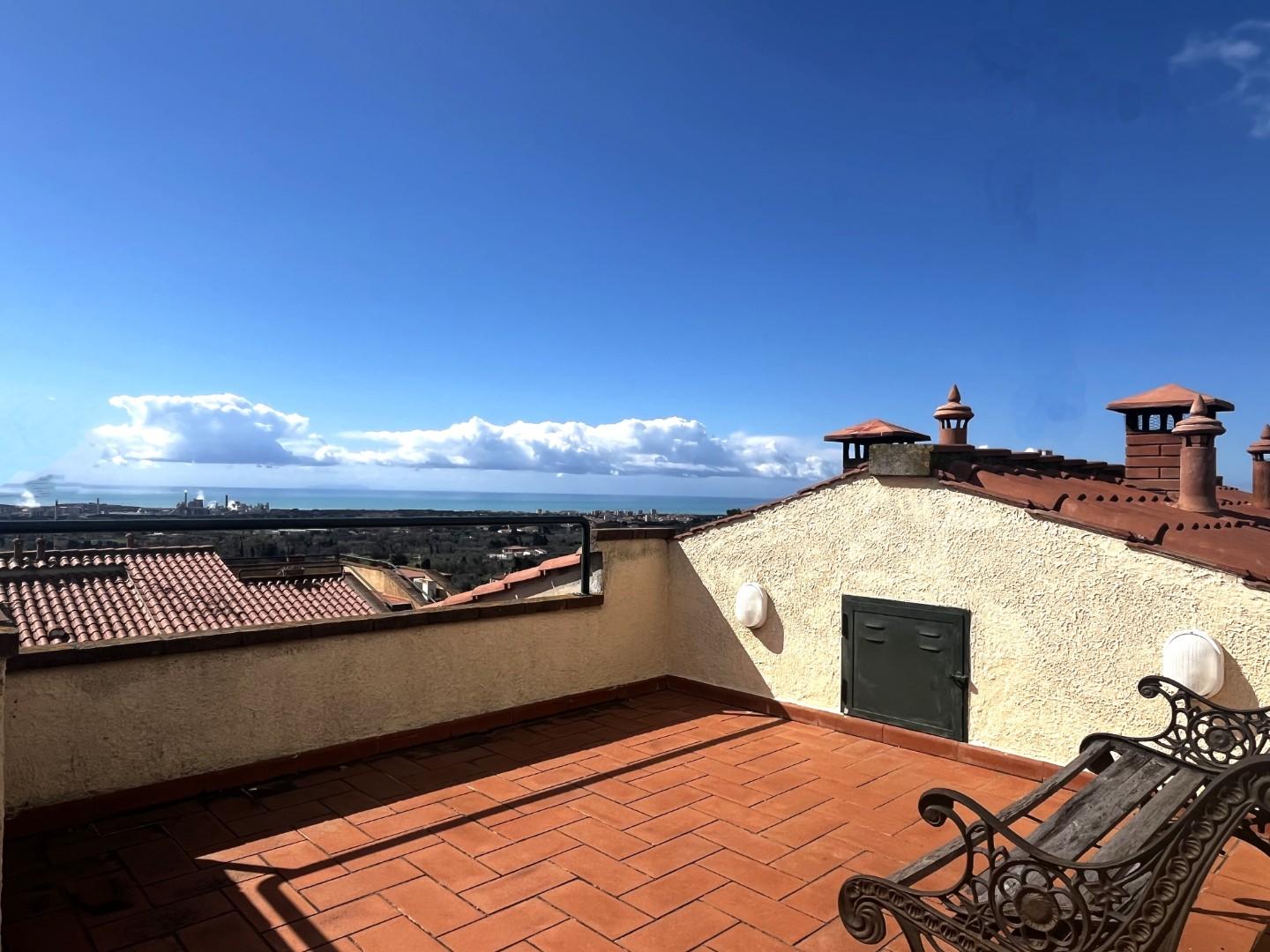 Immagine 31 di Casa bifamiliare in vendita  a Rosignano Marittimo