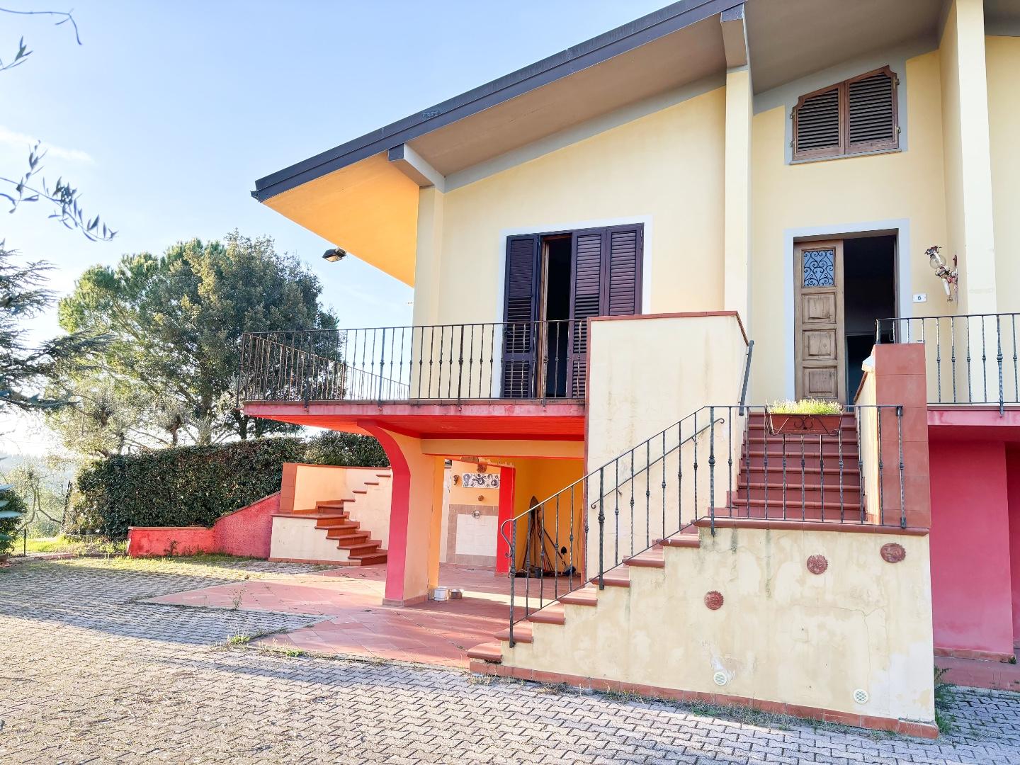 Immagine 25 di Villa in vendita  a Montespertoli