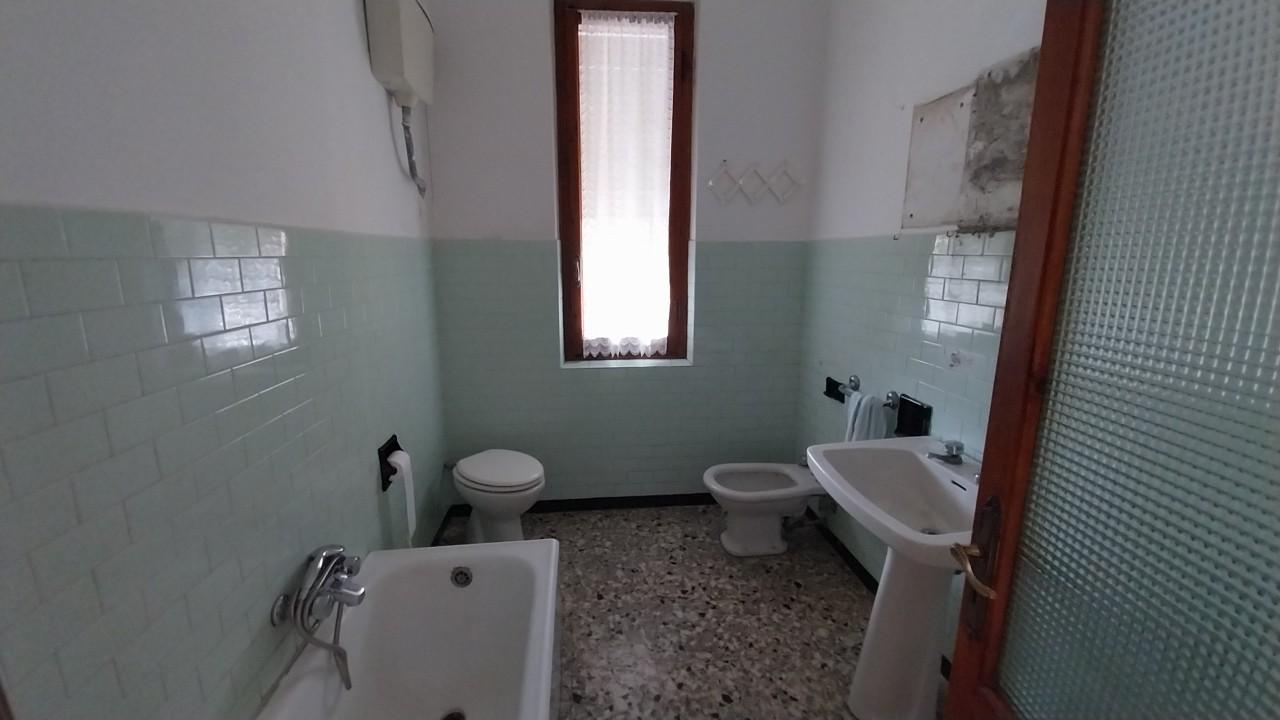 Immagine 31 di Appartamento in vendita  a Ameglia