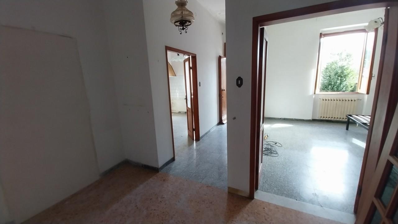 Immagine 20 di Appartamento in vendita  a Ameglia