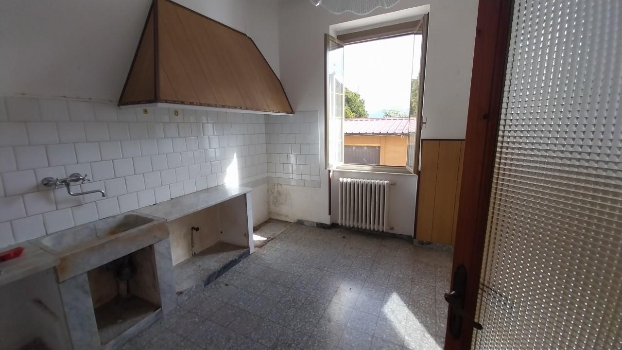 Immagine 1 di Appartamento in vendita  a Ameglia