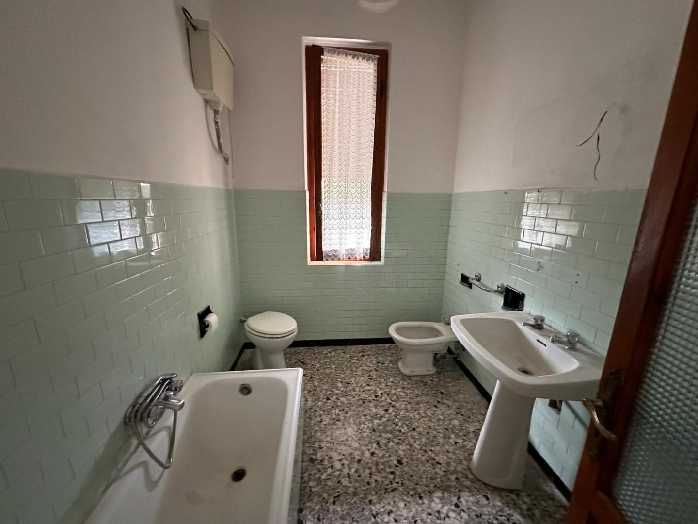 Immagine 52 di Appartamento in vendita  a Ameglia