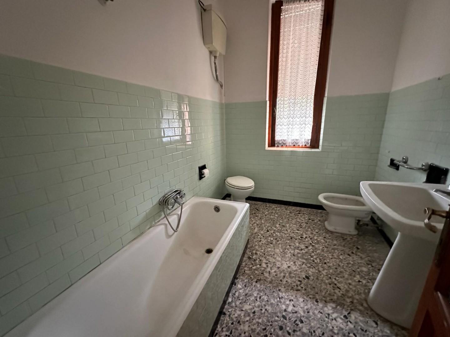 Immagine 53 di Appartamento in vendita  a Ameglia