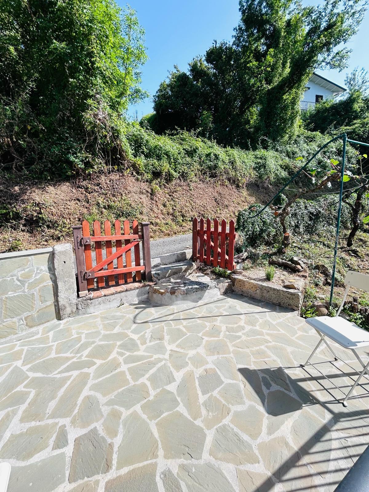 Immagine 10 di Casa colonica in vendita  a Tresana