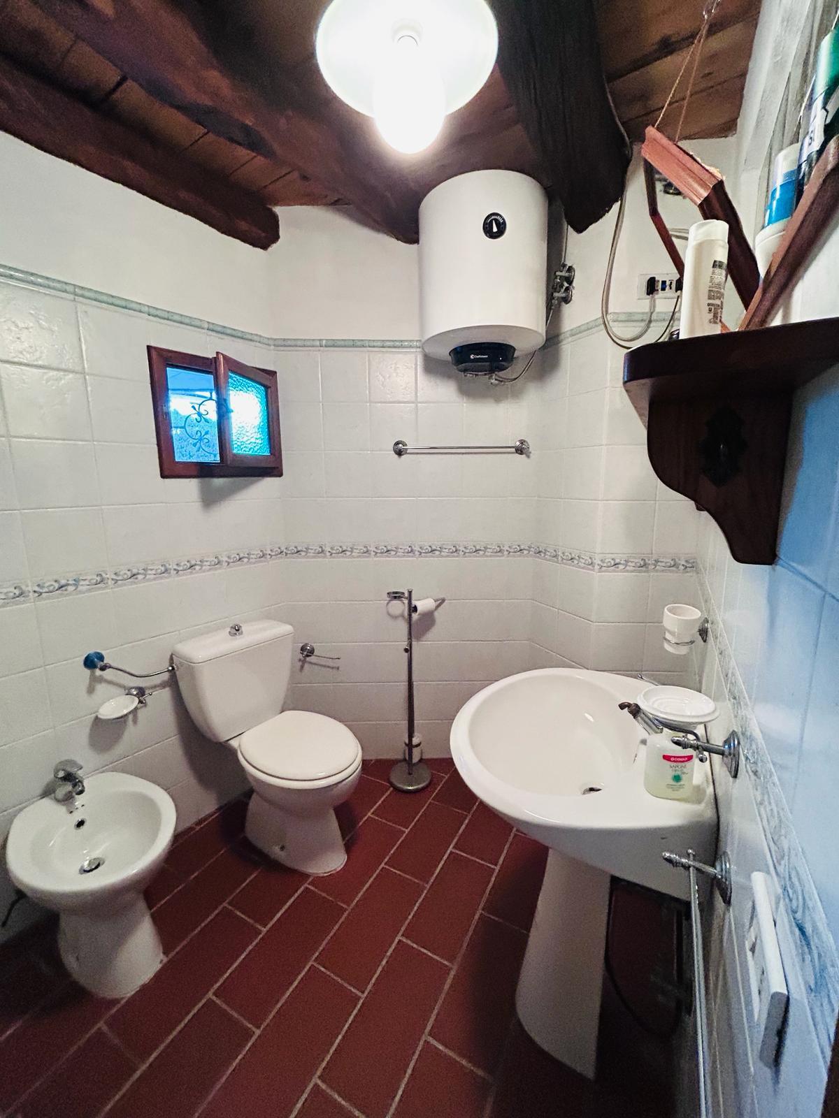 Immagine 21 di Casa colonica in vendita  a Tresana