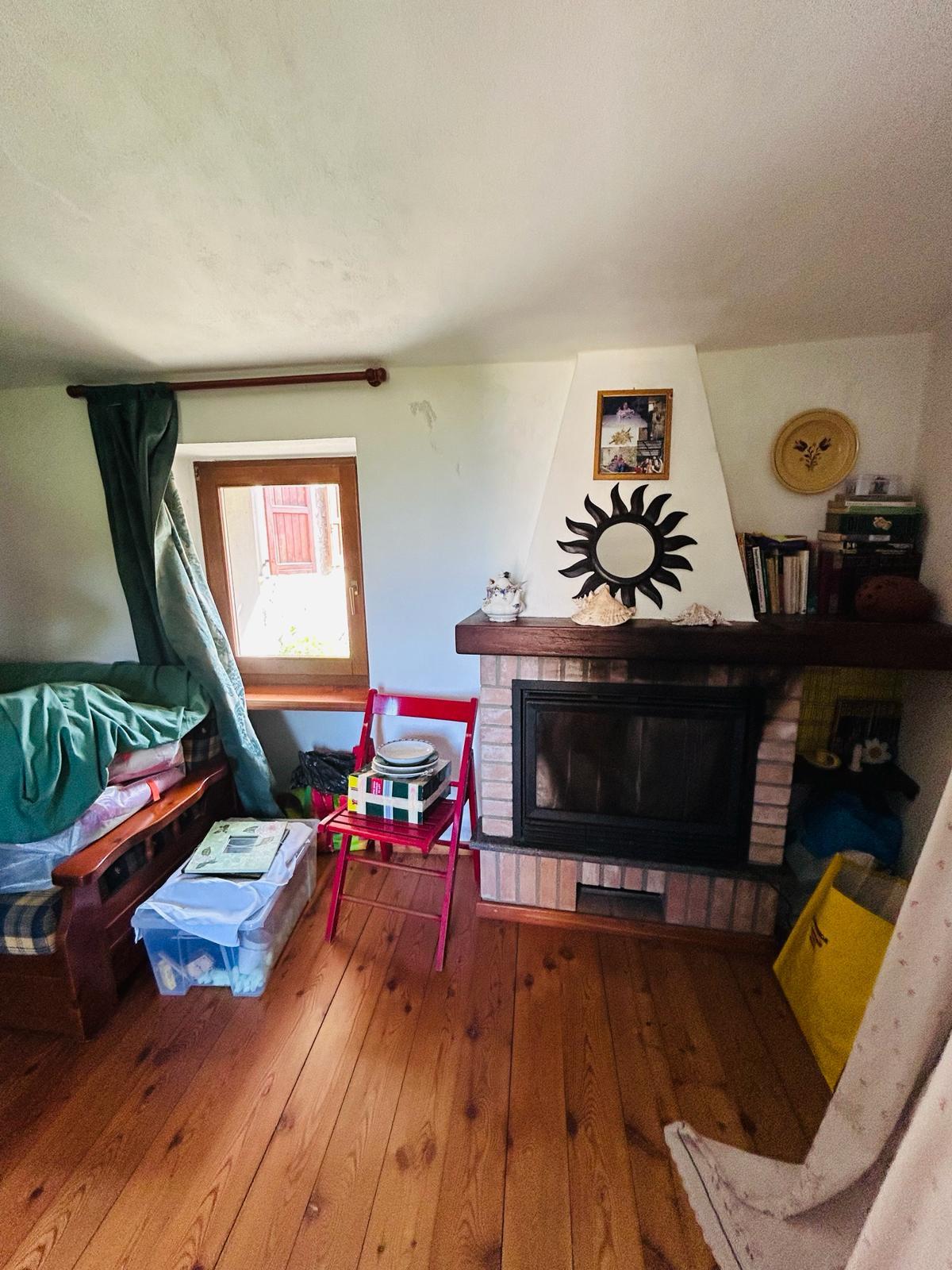 Immagine 22 di Casa colonica in vendita  a Tresana