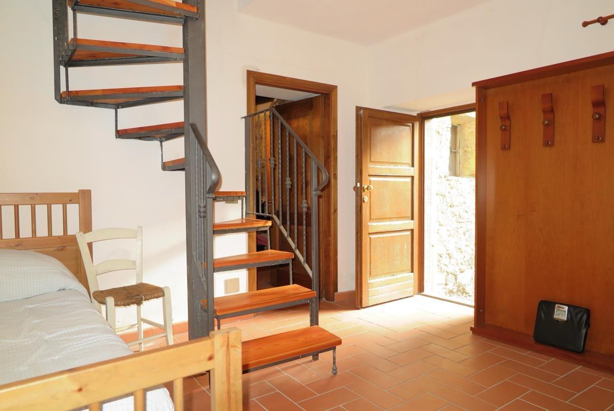 Immagine 55 di Casa colonica in vendita  a Tresana