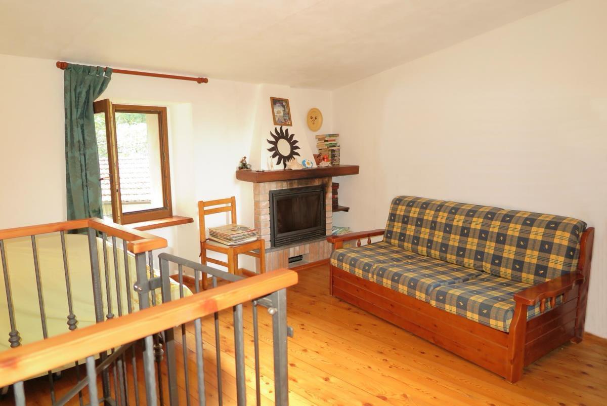 Immagine 52 di Casa colonica in vendita  a Tresana