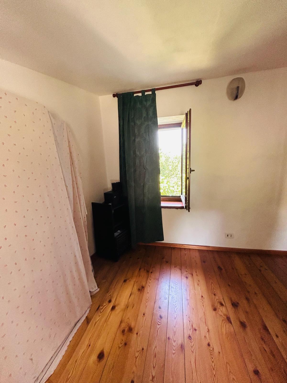 Immagine 23 di Casa colonica in vendita  a Tresana