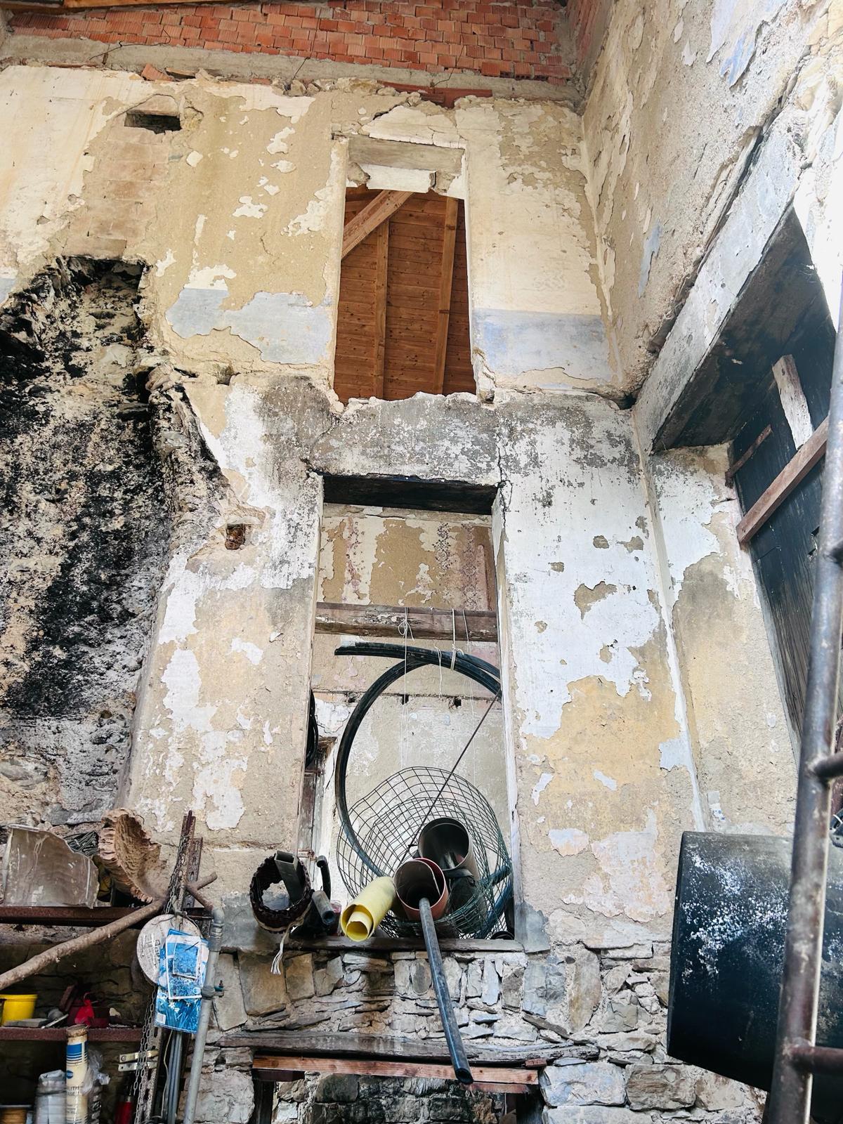 Immagine 30 di Casa colonica in vendita  a Tresana