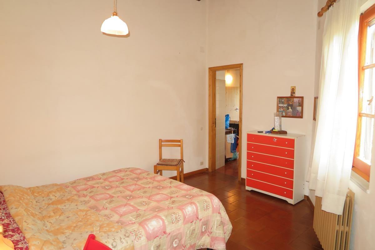 Immagine 50 di Casa colonica in vendita  a Tresana