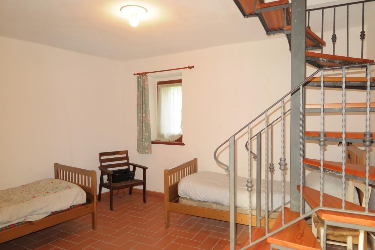 Immagine 56 di Casa colonica in vendita  a Tresana