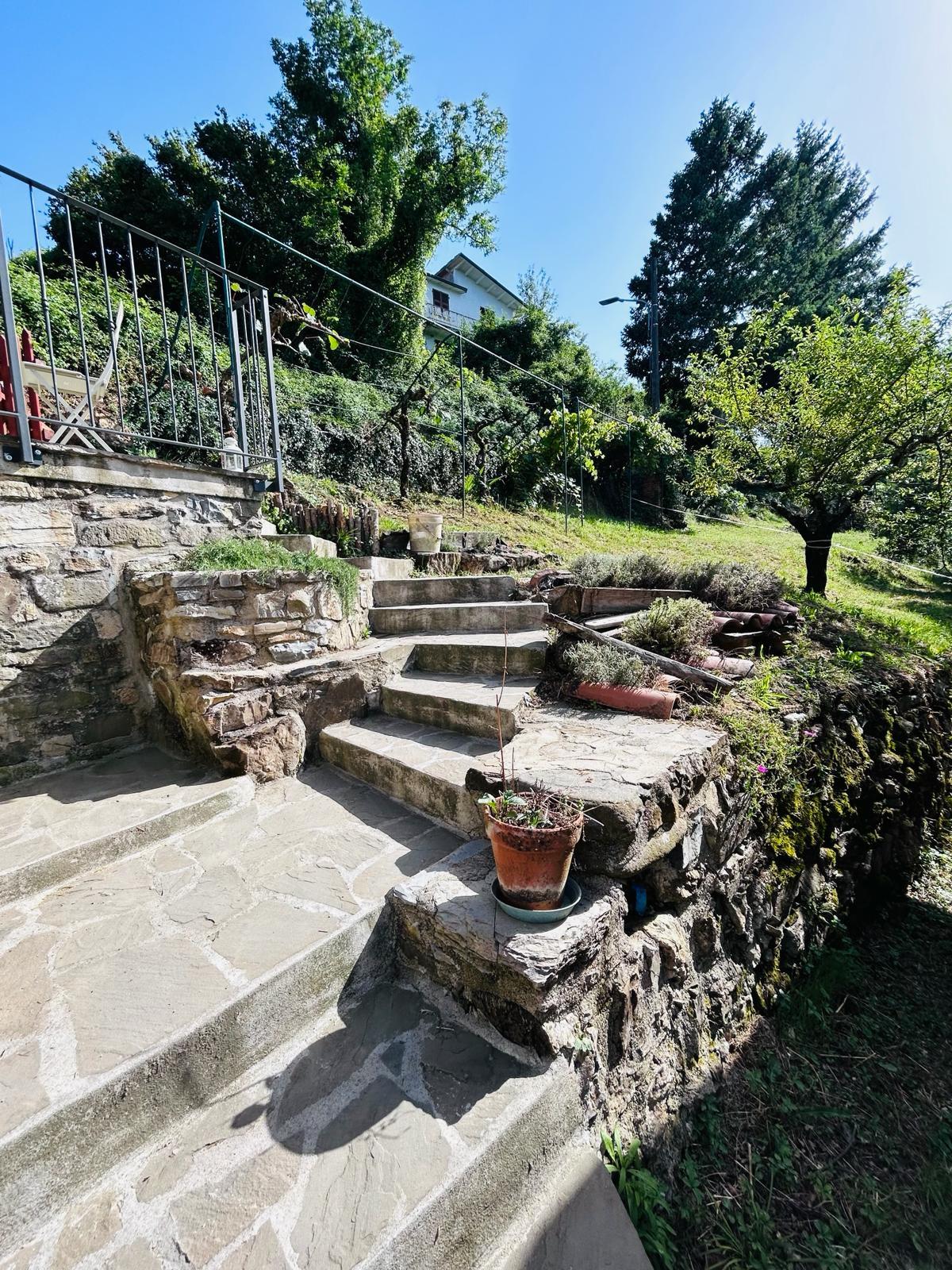 Immagine 12 di Casa colonica in vendita  a Tresana