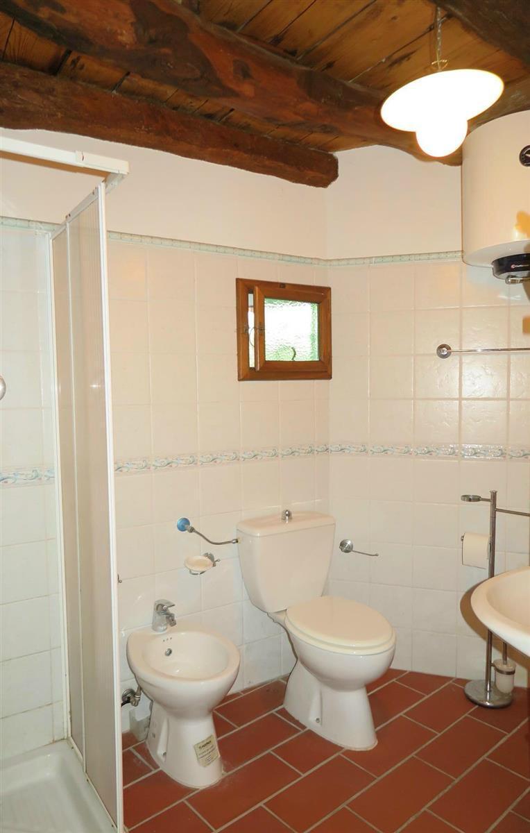 Immagine 58 di Casa colonica in vendita  a Tresana