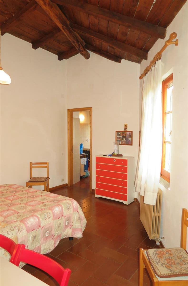 Immagine 51 di Casa colonica in vendita  a Tresana