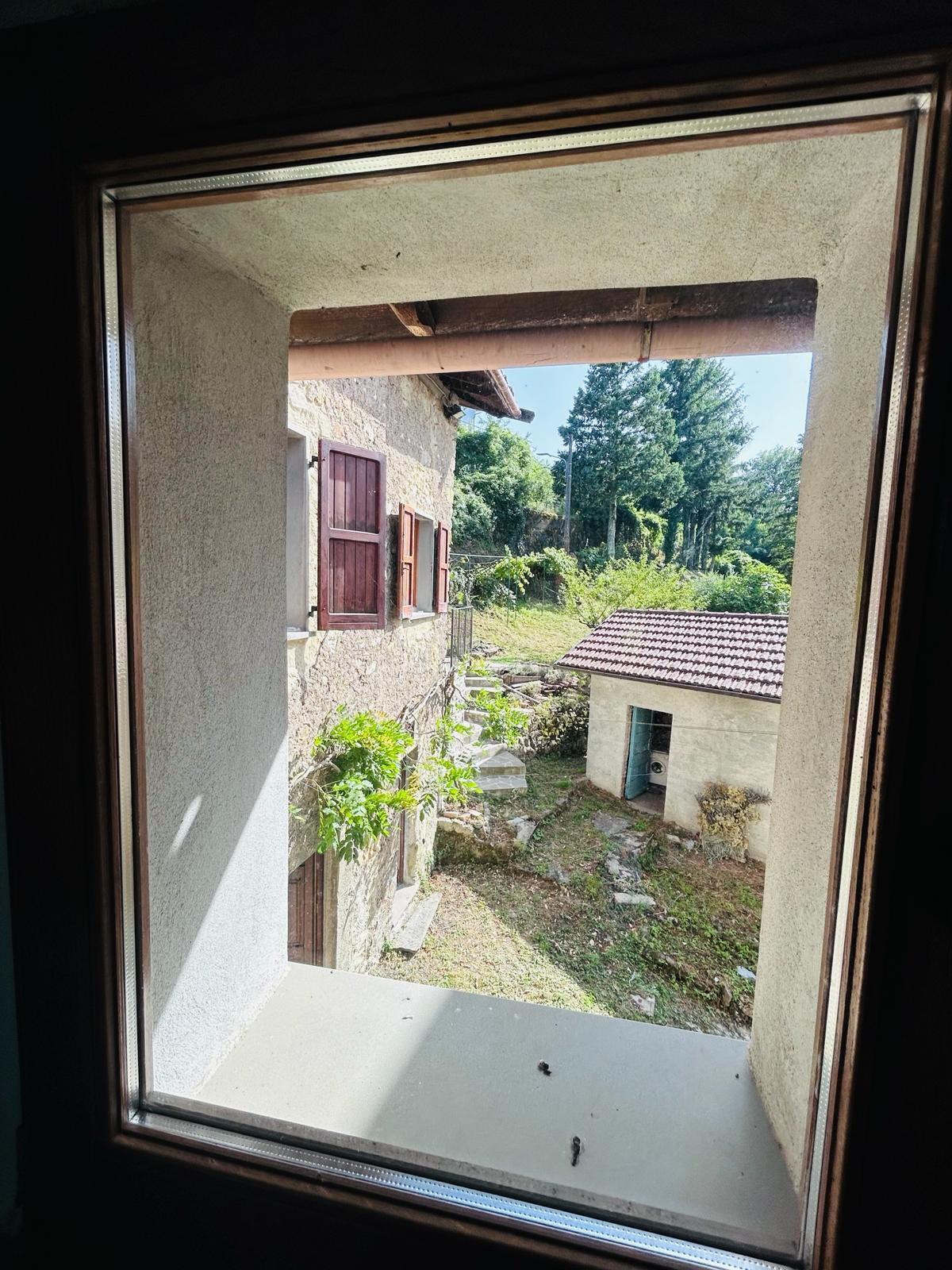 Immagine 26 di Casa colonica in vendita  a Tresana