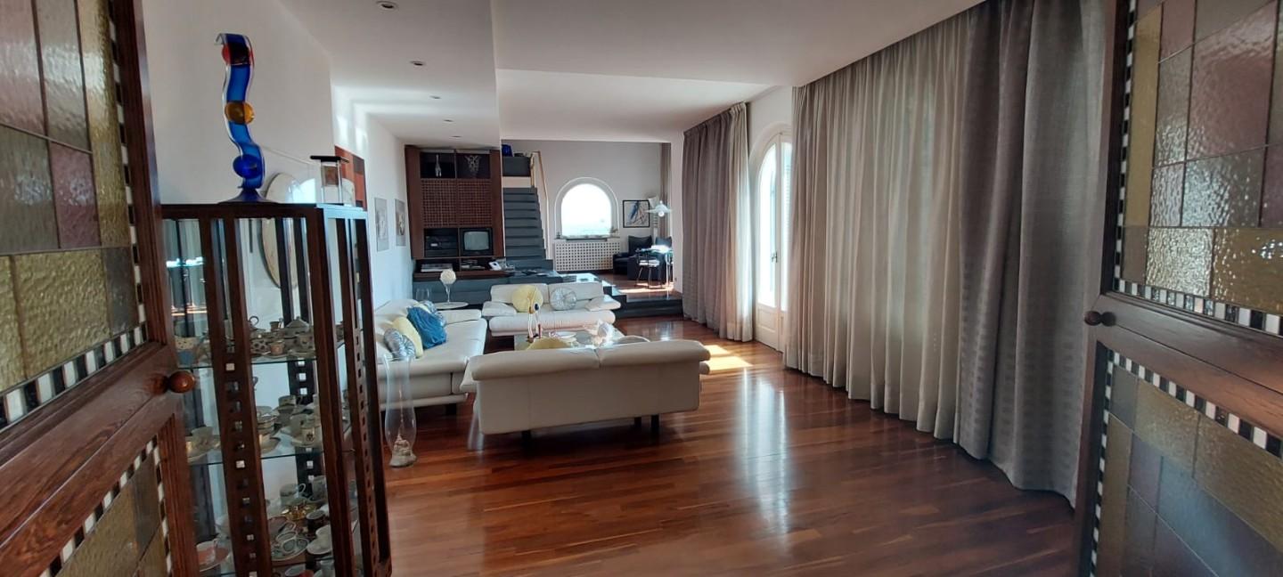 Immagine 11 di Villa in vendita  a Cerreto Guidi