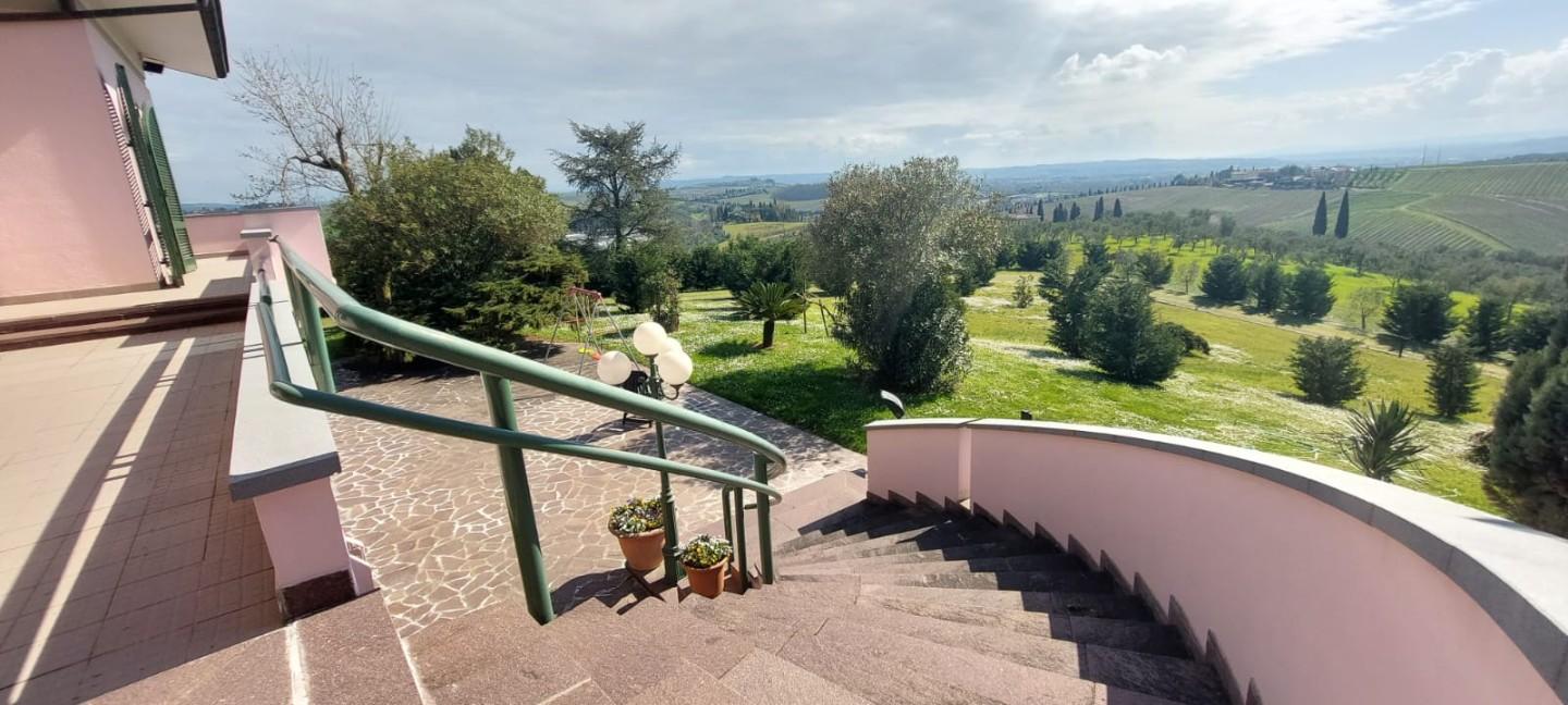 Immagine 4 di Villa in vendita  a Cerreto Guidi