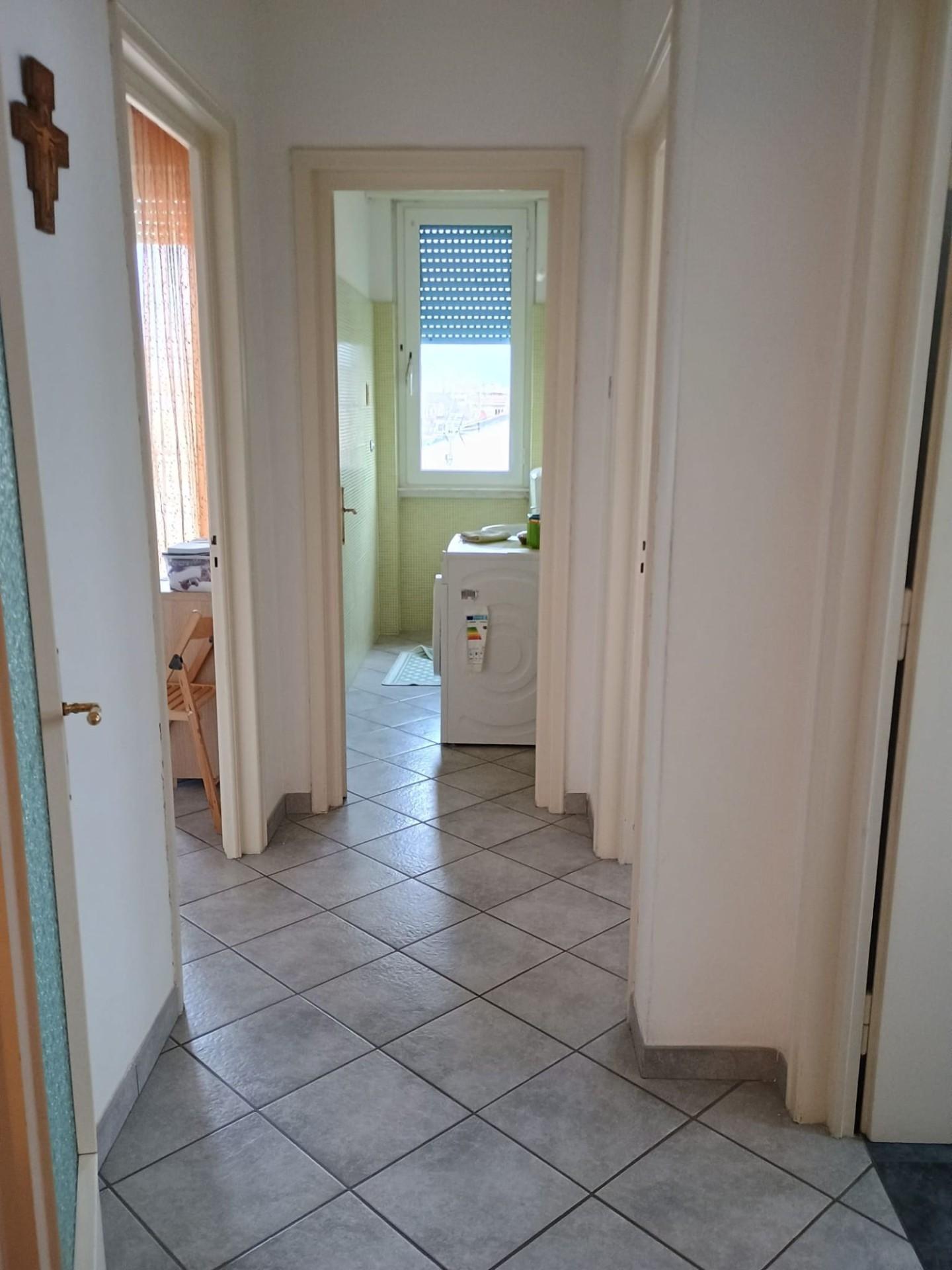 Immagine 10 di Appartamento in vendita  a Viareggio