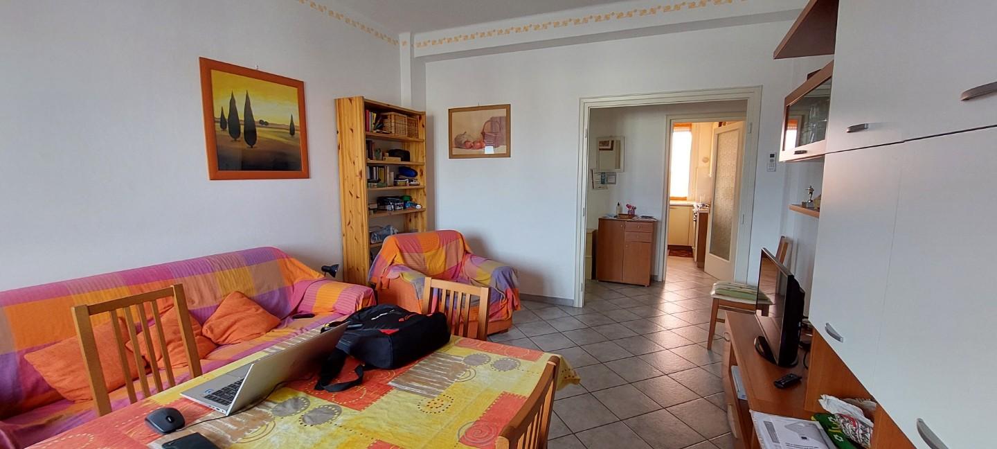 Immagine 6 di Appartamento in vendita  a Viareggio