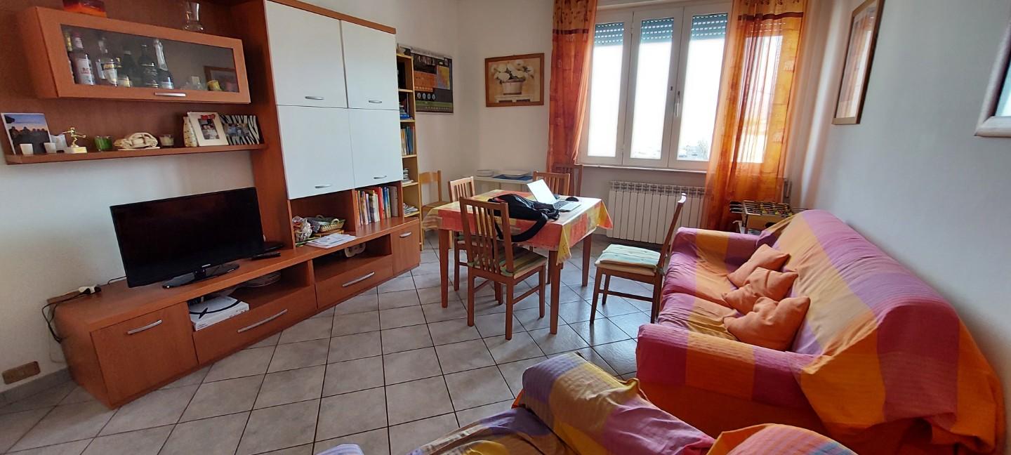 Immagine 4 di Appartamento in vendita  a Viareggio