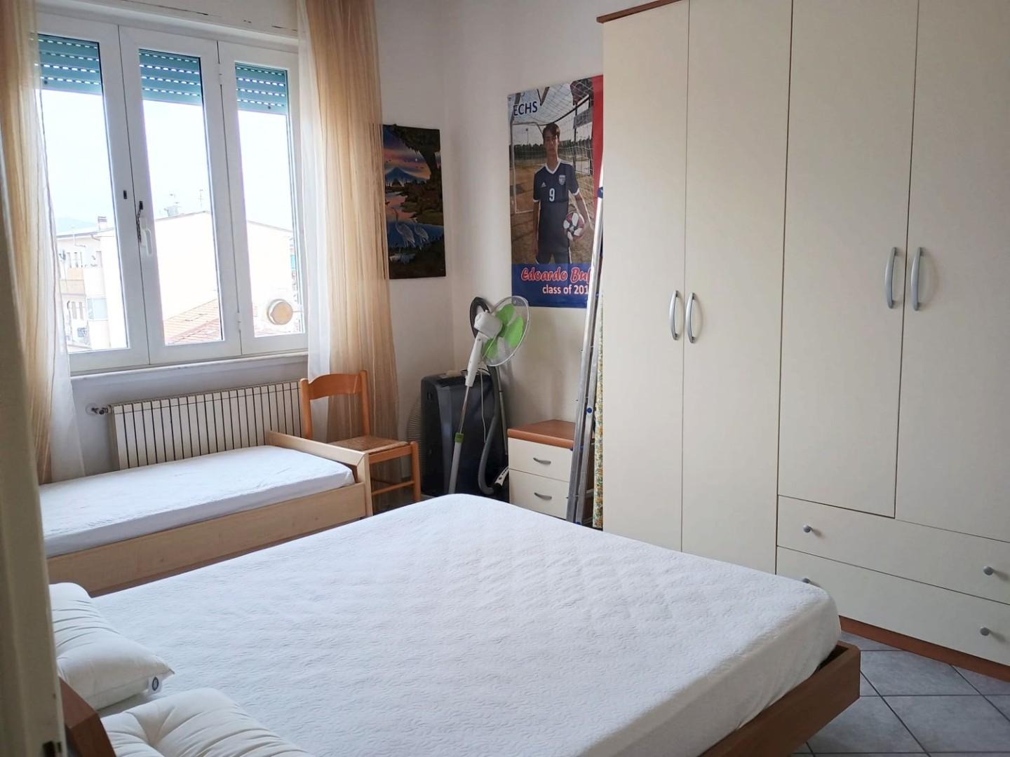 Immagine 12 di Appartamento in vendita  a Viareggio