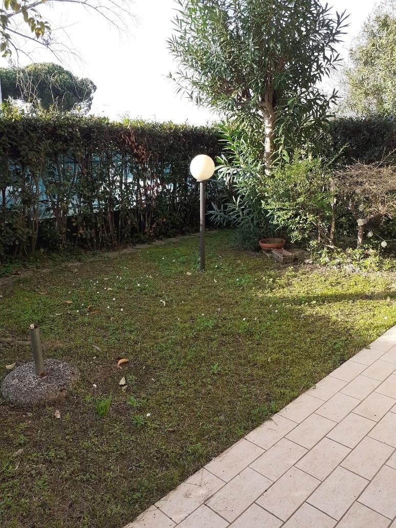 Immagine 6 di Appartamento in vendita  a Massa