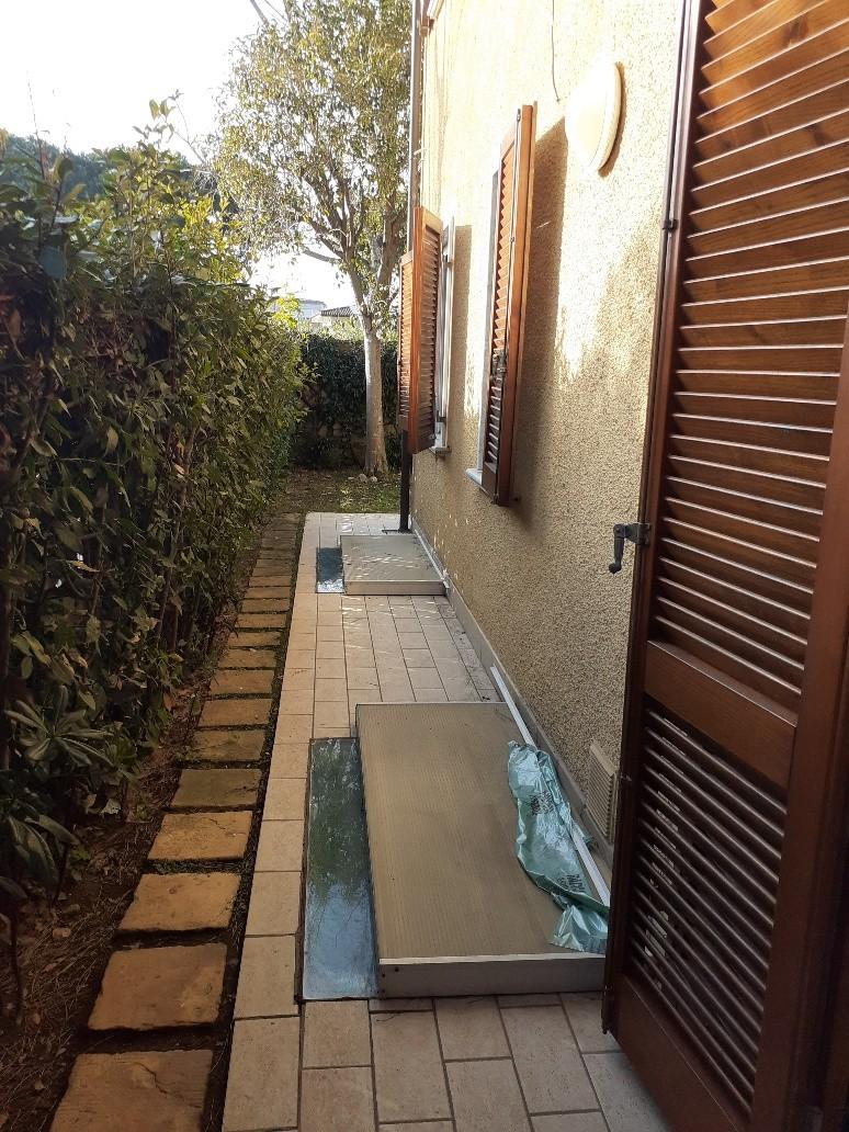 Immagine 12 di Appartamento in vendita  a Massa