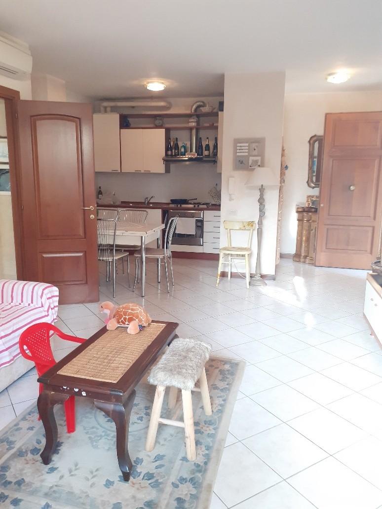 Immagine 10 di Appartamento in vendita  a Massa