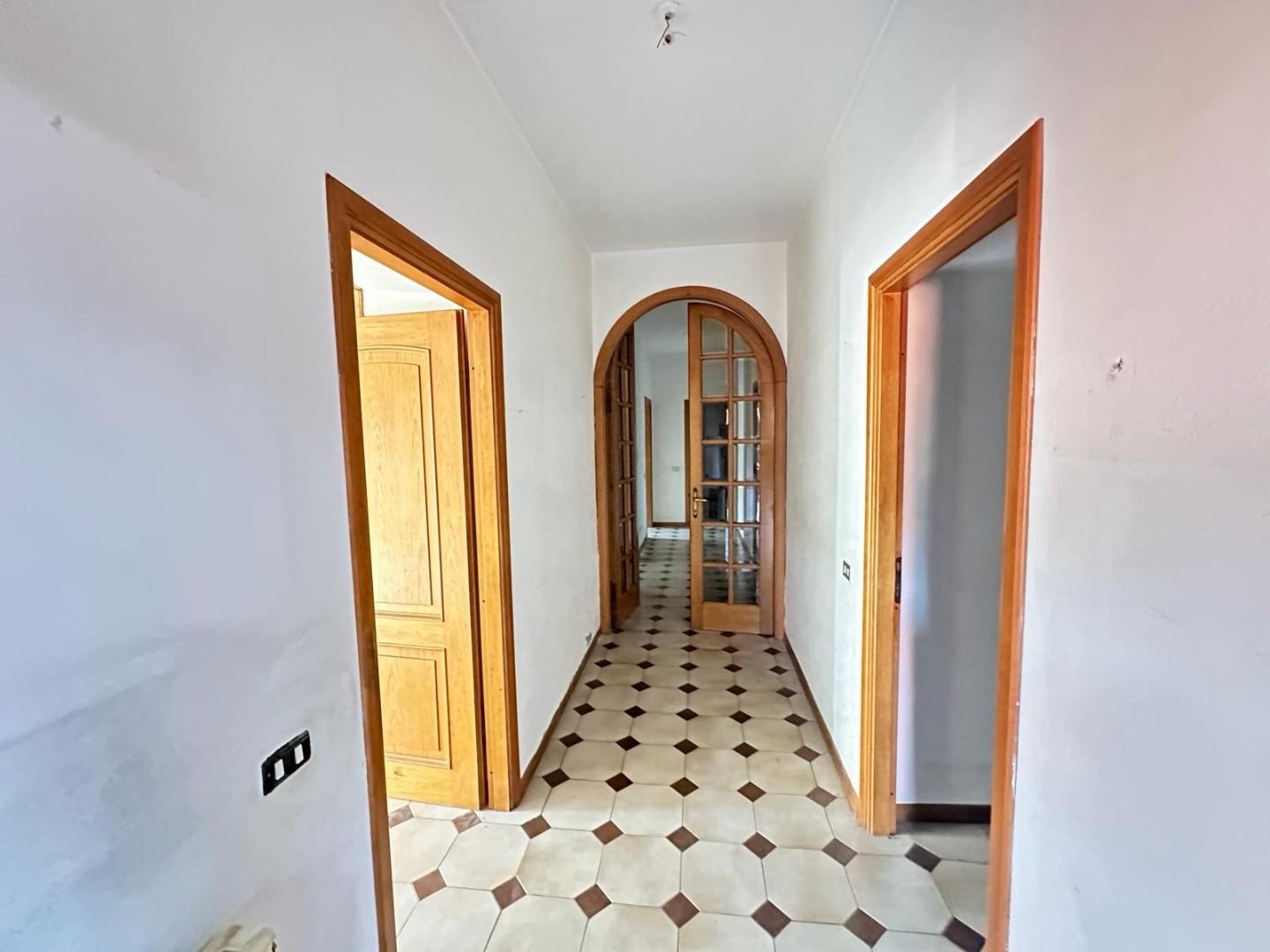 Immagine 7 di Appartamento in vendita  a Sarzana