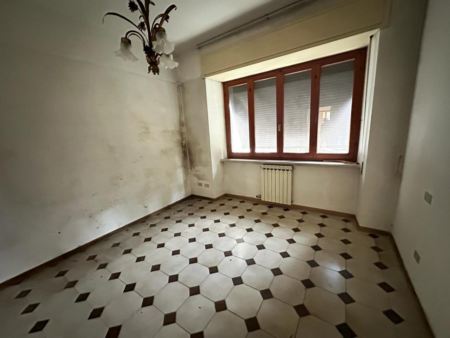 Immagine 15 di Appartamento in vendita  a Sarzana