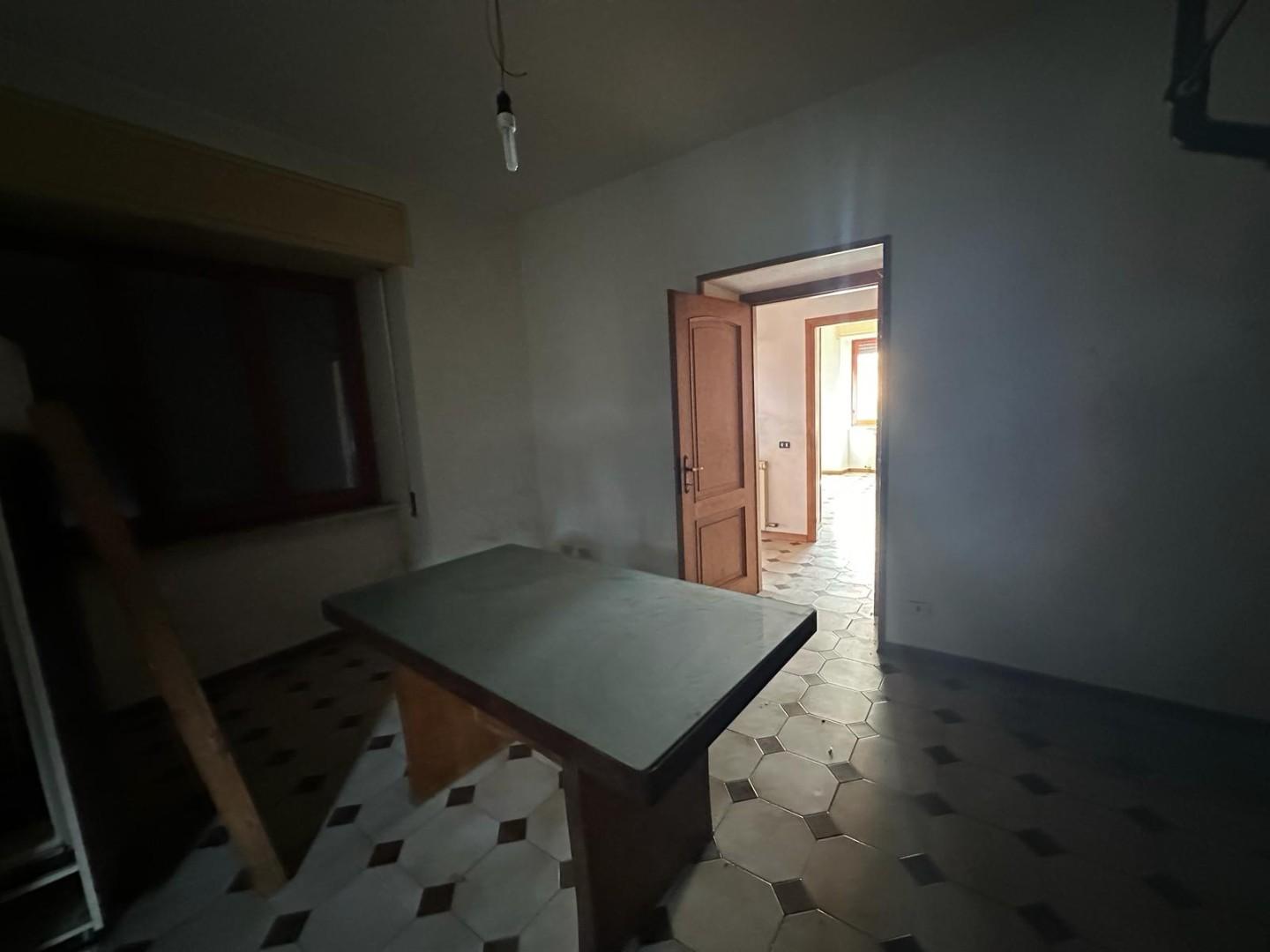 Immagine 13 di Appartamento in vendita  a Sarzana