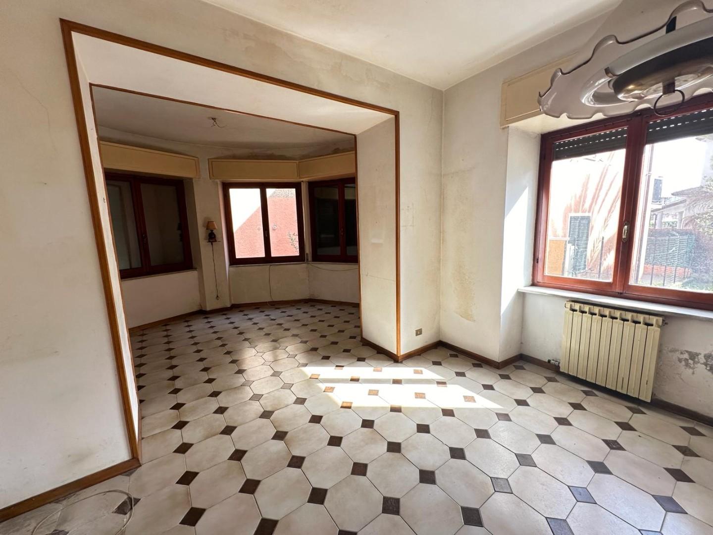 Immagine 9 di Appartamento in vendita  a Sarzana