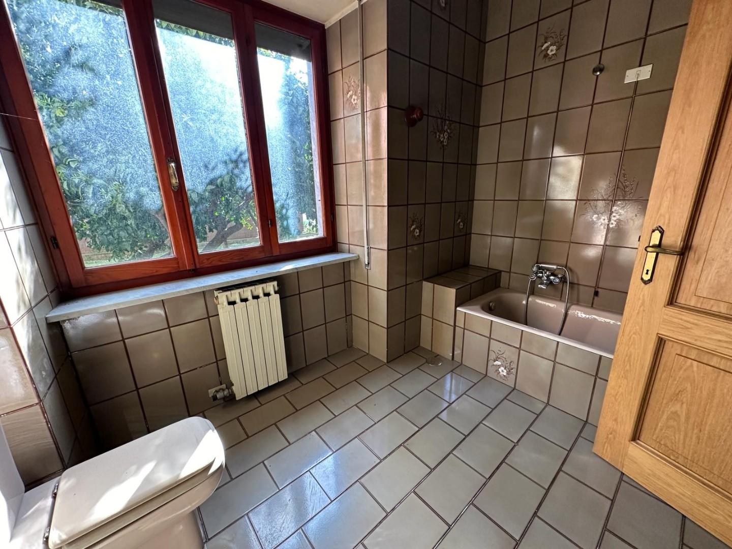 Immagine 18 di Appartamento in vendita  a Sarzana