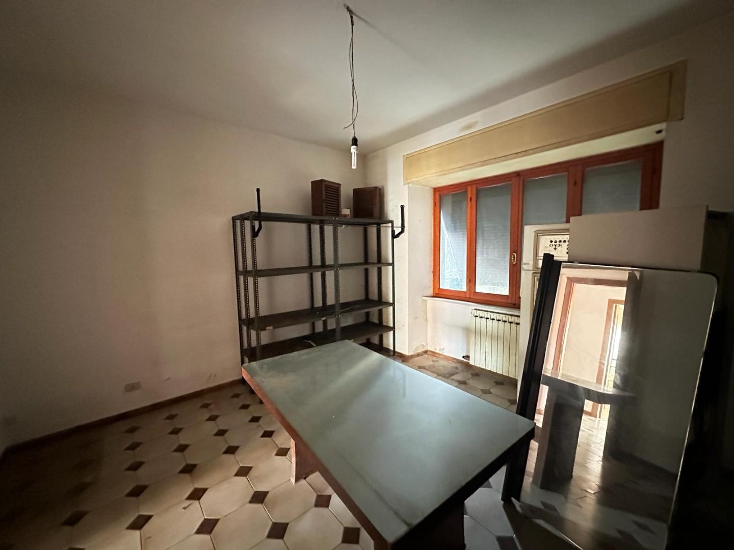 Immagine 12 di Appartamento in vendita  a Sarzana