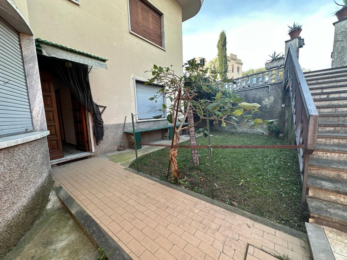 Immagine 4 di Appartamento in vendita  a Sarzana