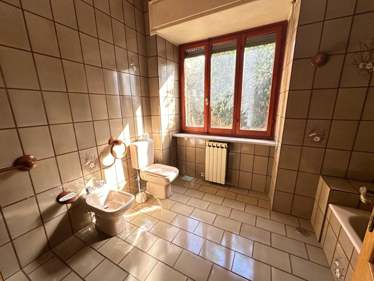 Immagine 17 di Appartamento in vendita  a Sarzana