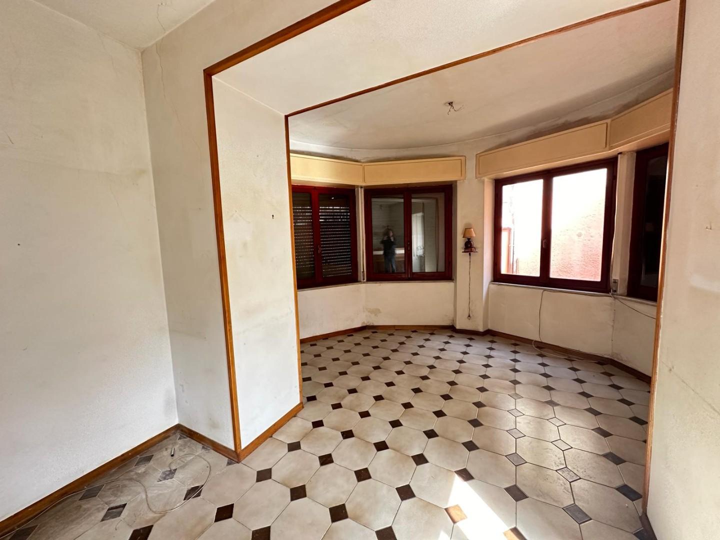 Immagine 10 di Appartamento in vendita  a Sarzana