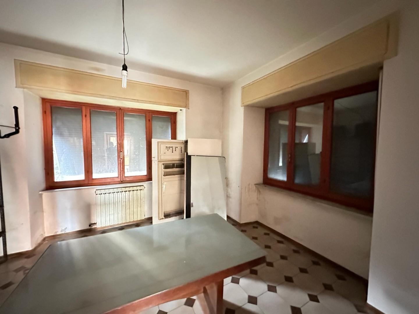 Immagine 11 di Appartamento in vendita  a Sarzana