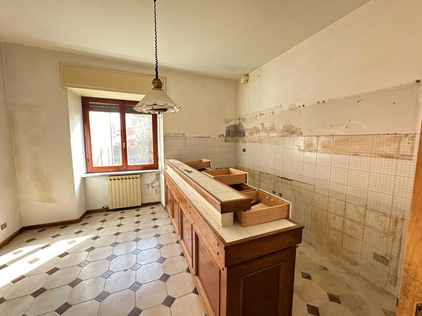 Immagine 8 di Appartamento in vendita  a Sarzana