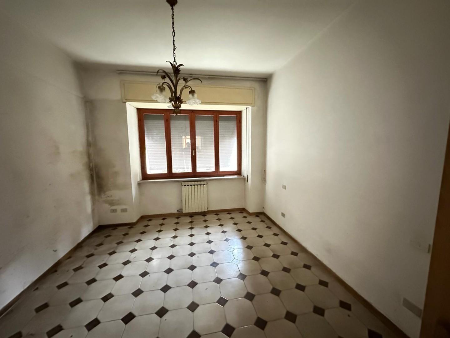 Immagine 14 di Appartamento in vendita  a Sarzana