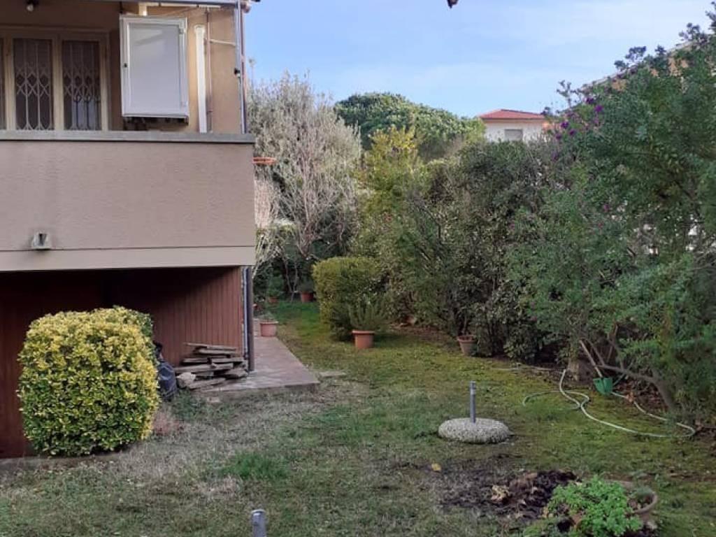 Immagine 2 di Villetta a schiera in vendita  a Rosignano Marittimo