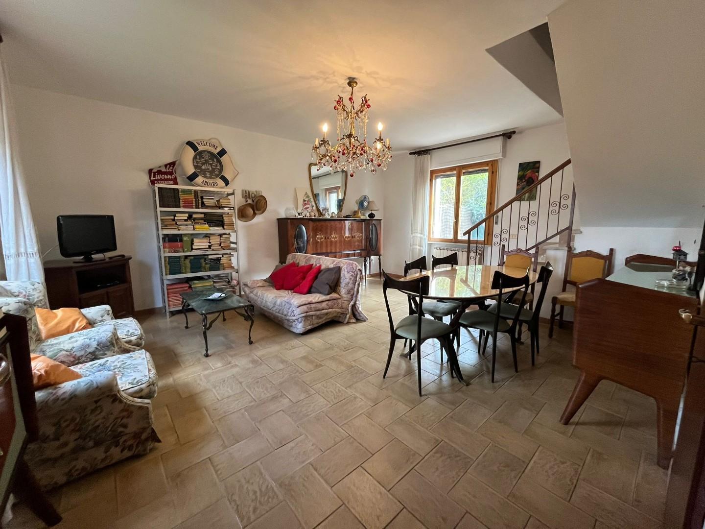 Immagine 6 di Villetta a schiera in vendita  a Crespina Lorenzana