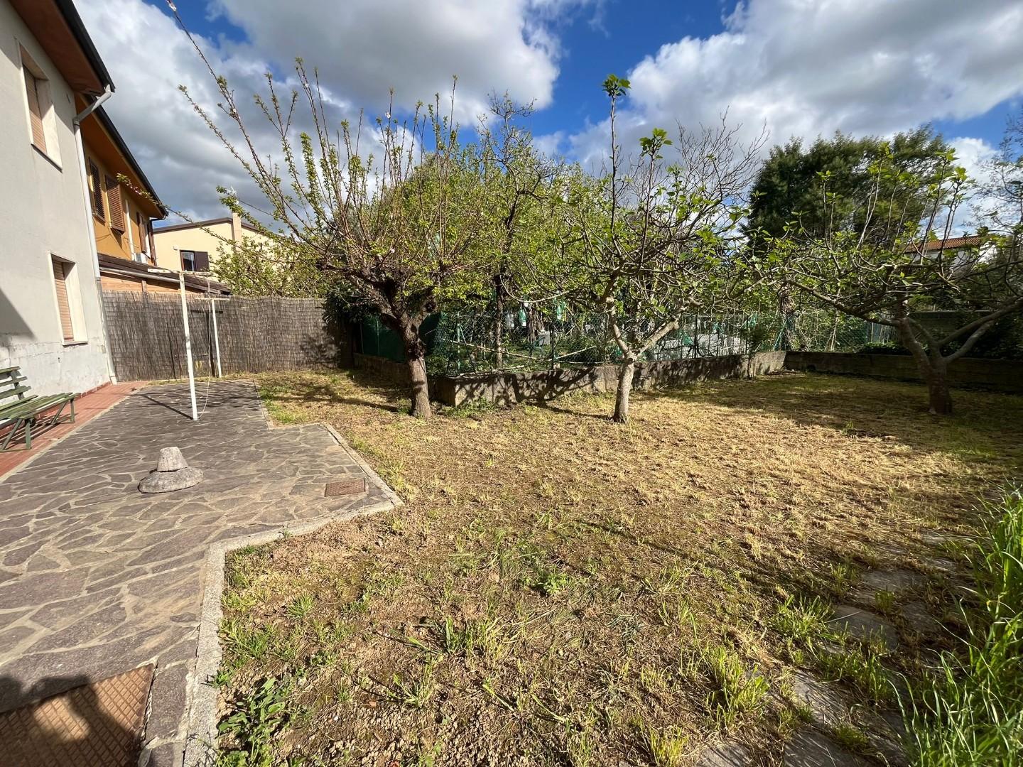 Immagine 29 di Villetta a schiera in vendita  a Crespina Lorenzana