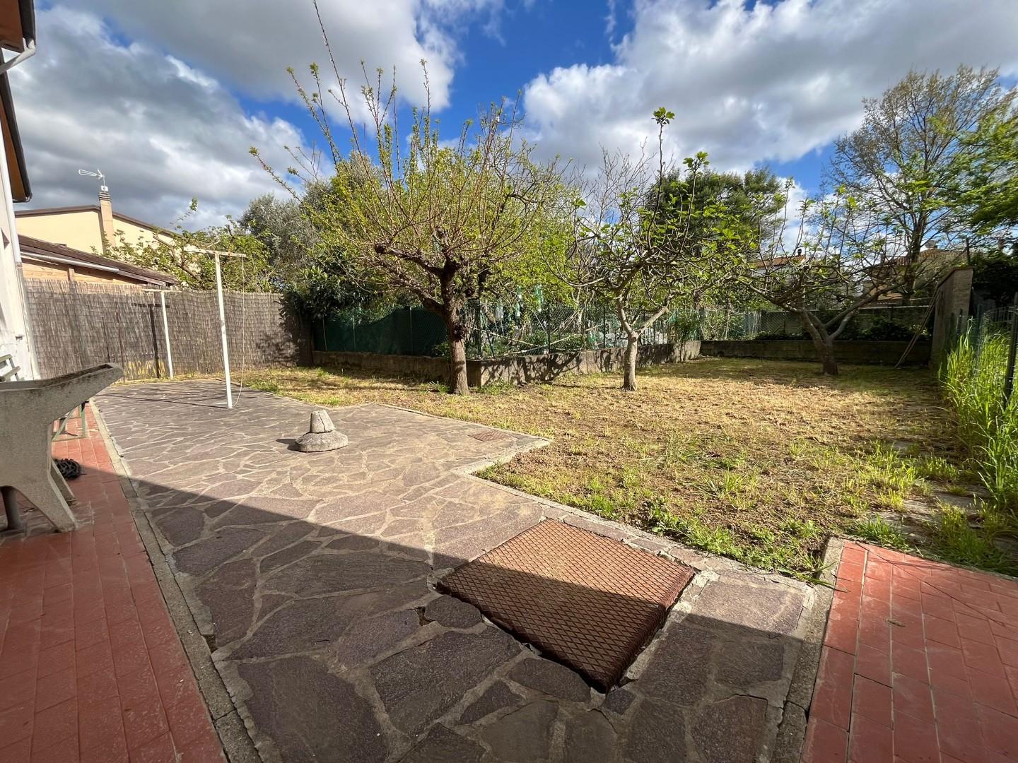 Immagine 28 di Villetta a schiera in vendita  a Crespina Lorenzana