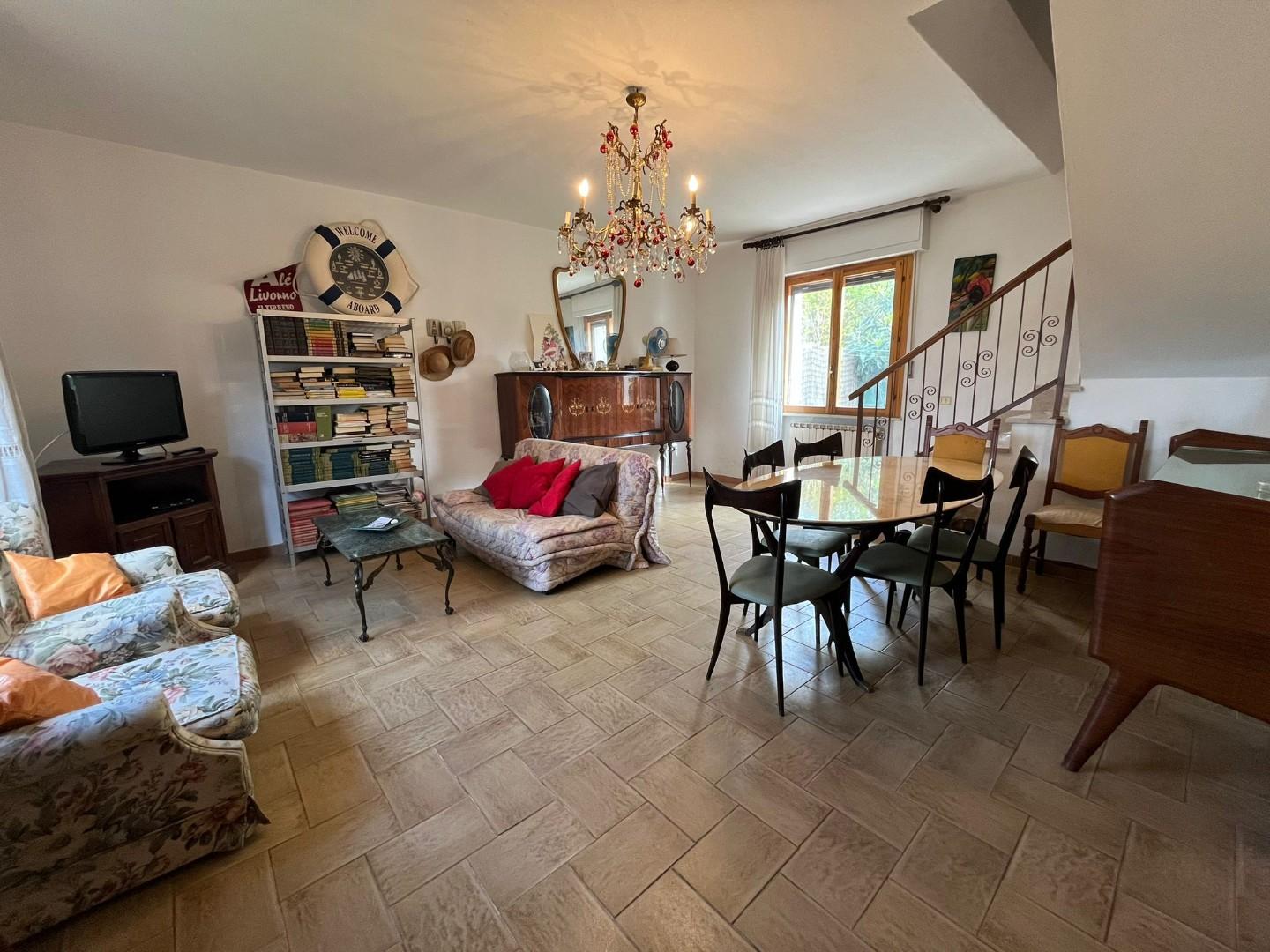 Immagine 9 di Villetta a schiera in vendita  a Crespina Lorenzana