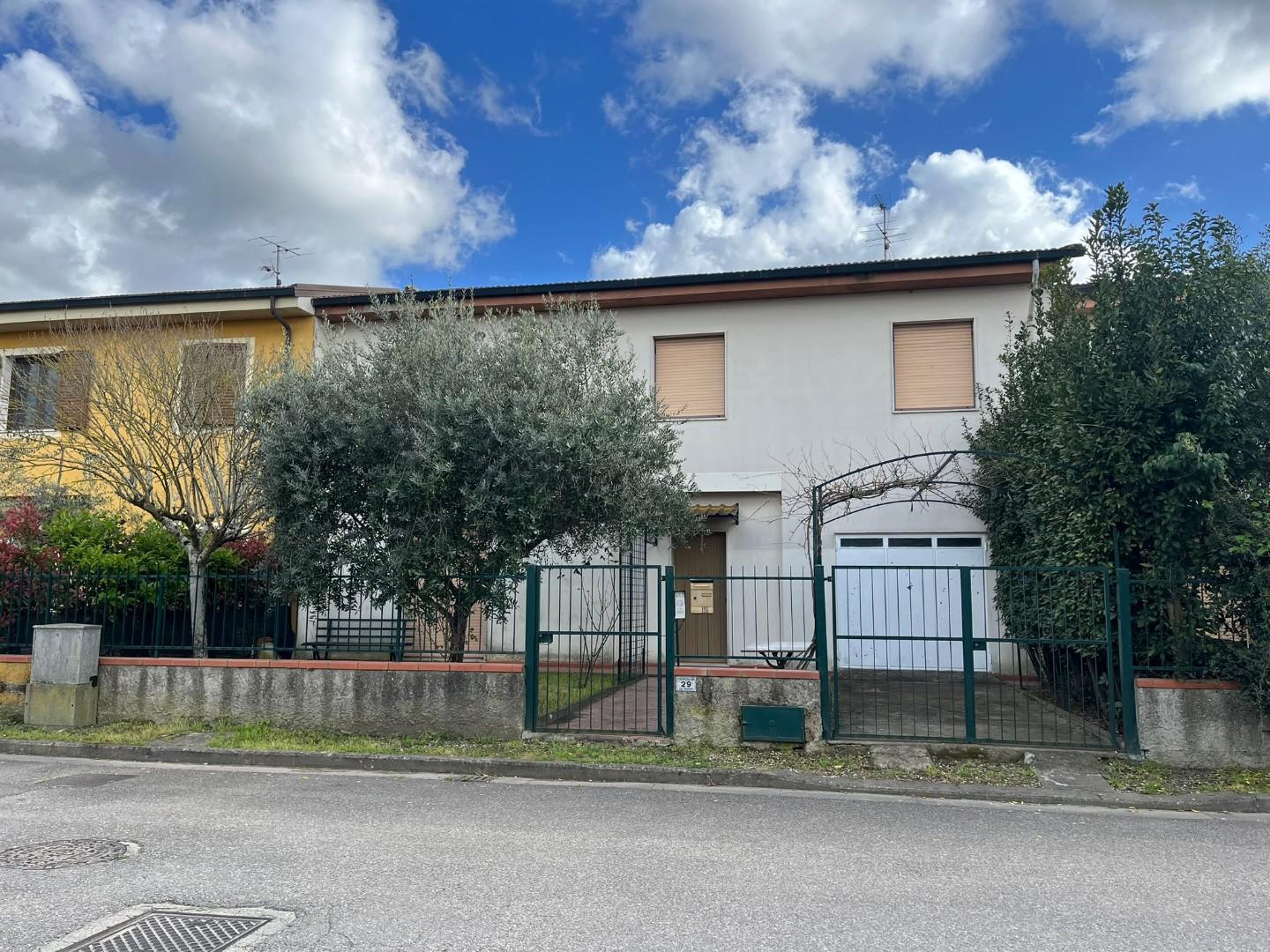 Immagine 30 di Villetta a schiera in vendita  a Crespina Lorenzana