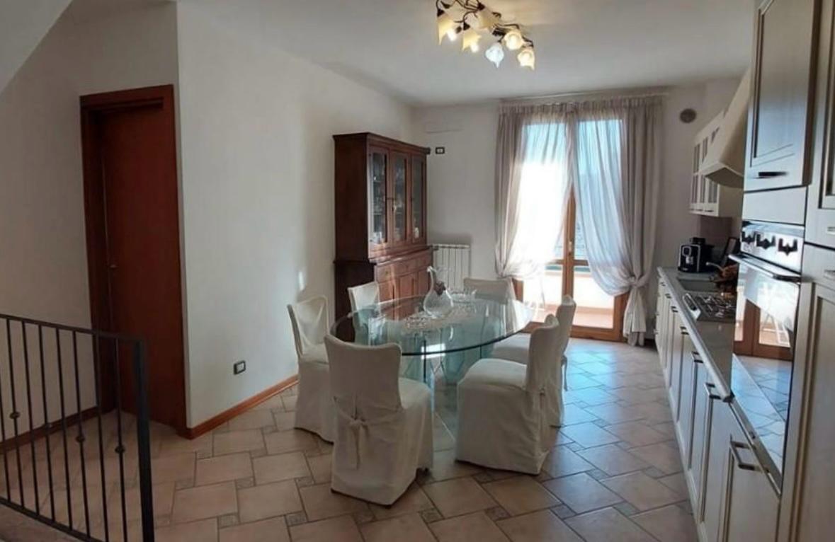 Immagine 15 di Terratetto in vendita  a Capraia E Limite