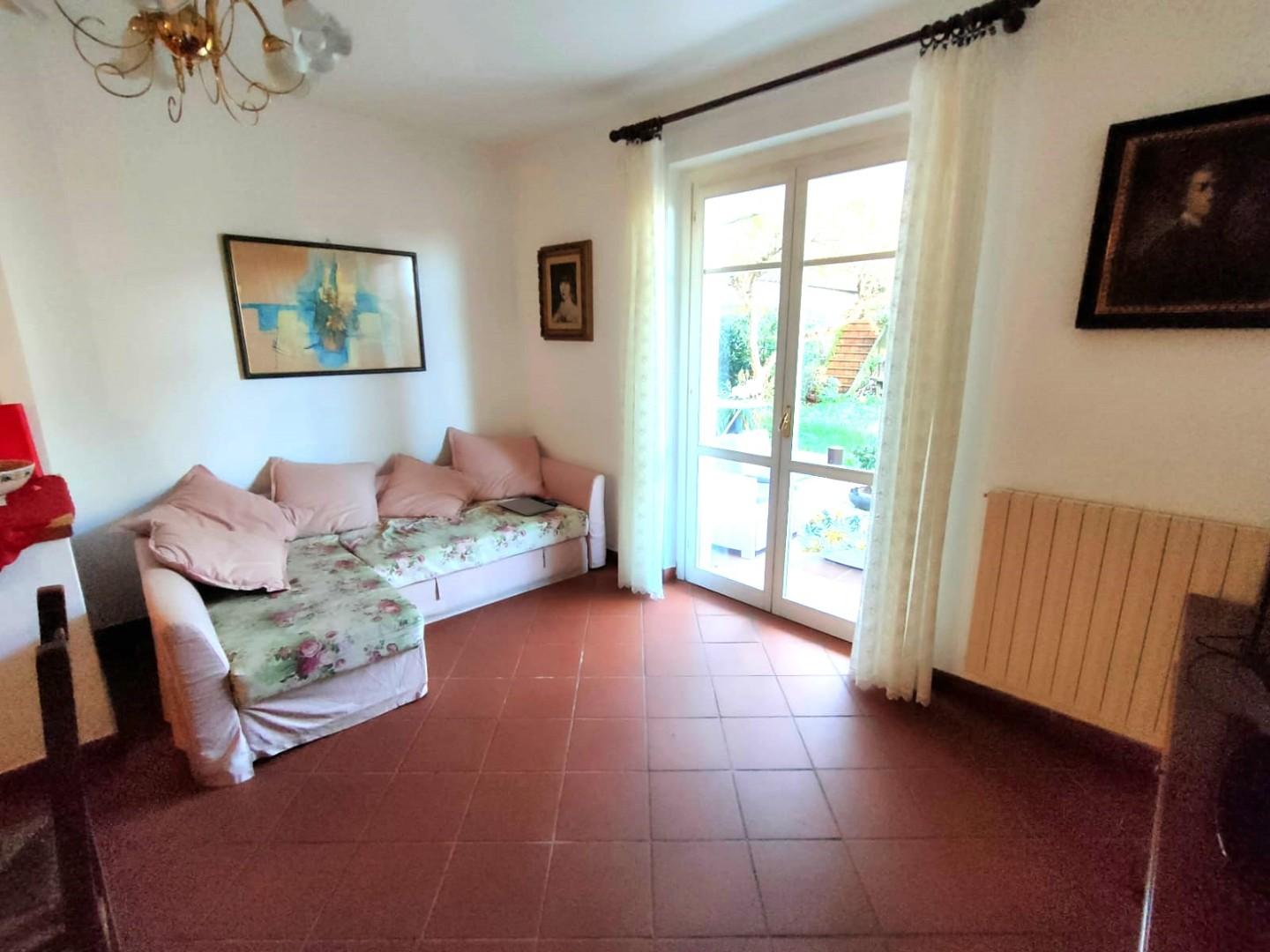 Immagine 5 di Appartamento in vendita  a Massa