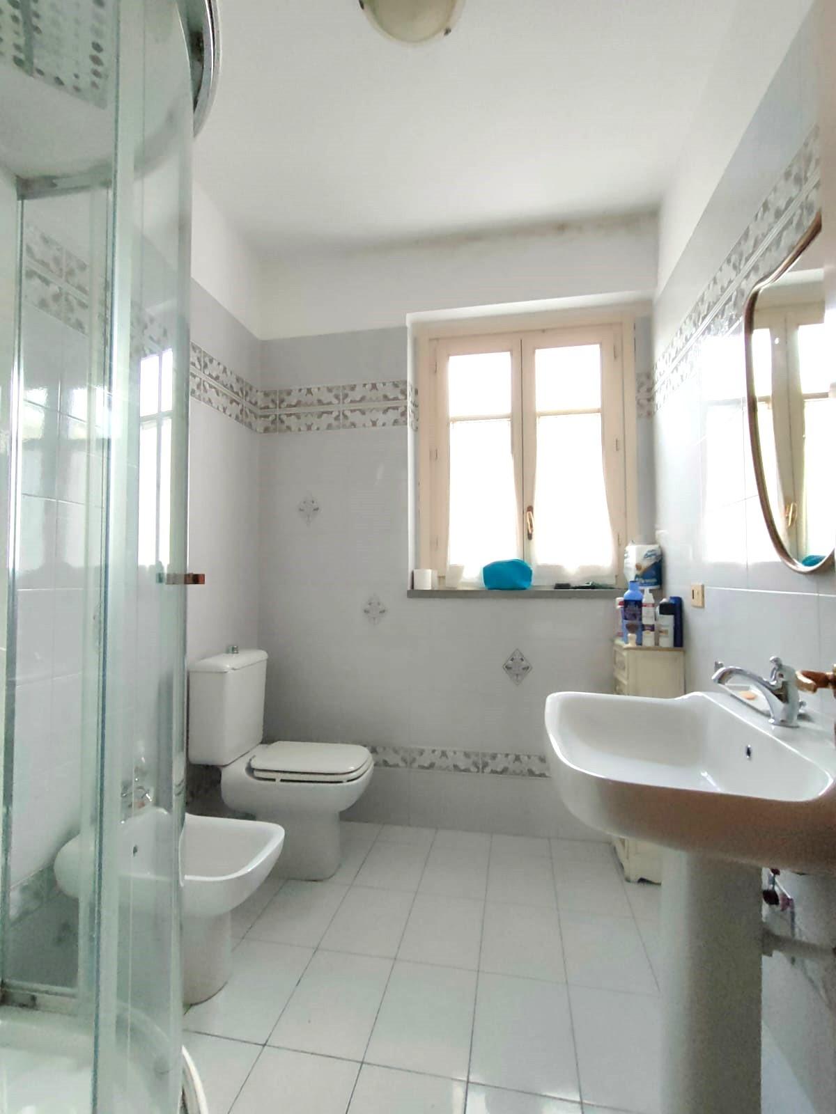 Immagine 13 di Appartamento in vendita  a Massa